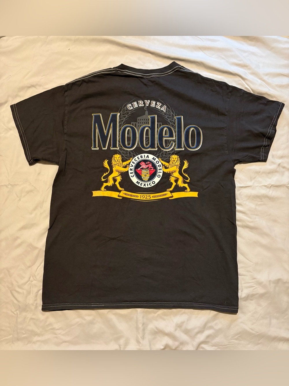 Modelo dark grey T-Shirt with White Logo